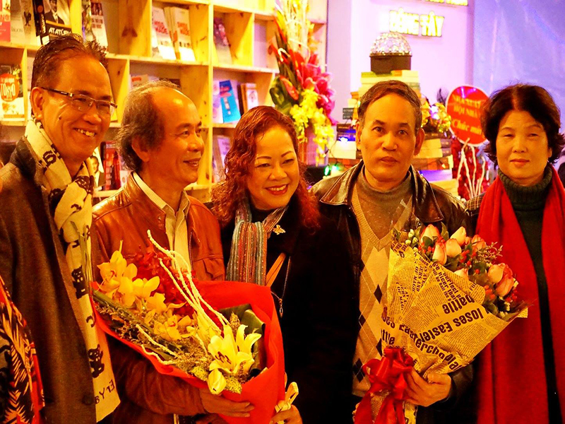 Buổi giới thiệu "Trường ca Biển Mặn" của Nh&agrave; thơ Nguyễn Trọng Tạo